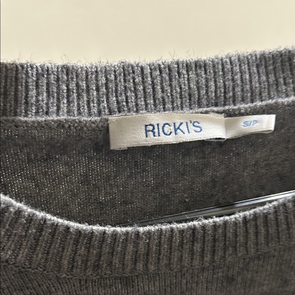 Ricki's Gray Sweater with Black Love Design - Picture 2 of 2